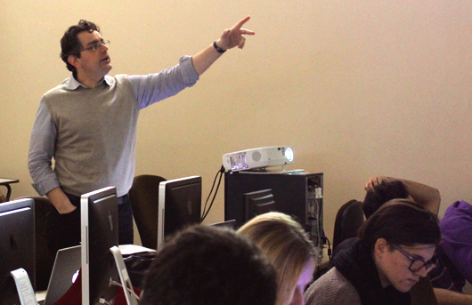 Marco Bertini durante il corso Video Editing 1 al Master in Multimedia